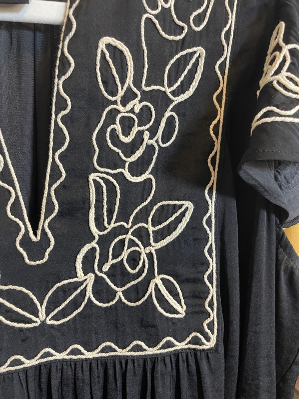 Rachel Zoe Black Blouse with White Embroidered Scallops - Picture 4 of 7